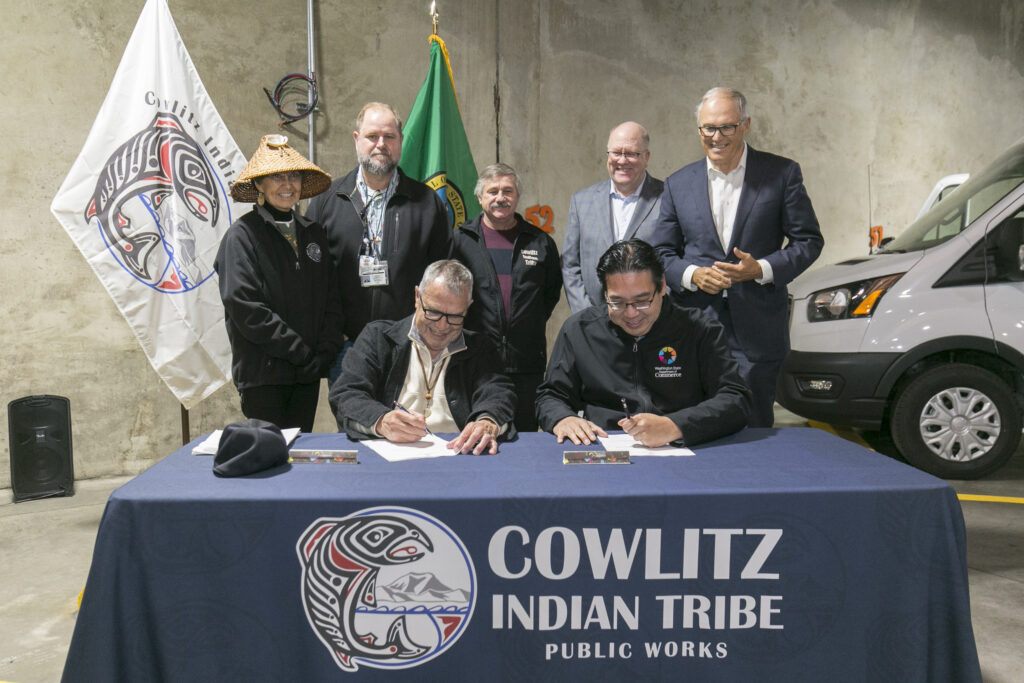 Cowlitz Tribe Chairman William Iyall and Commerce Director Mike Fong signing the MOU